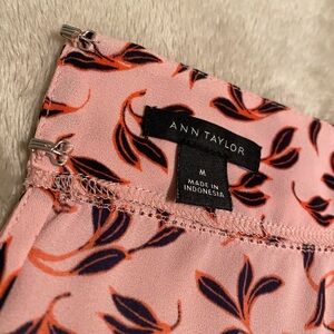 Ann Taylor Blush and Navy Leaf Print blouse 👚